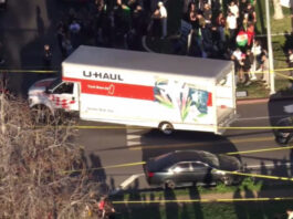 აშშ-ში ირანის რეჟიმის მოწინააღმდეგე დემონსტრანტებში სატვირთო შევარდა – არიან დაშავებულები