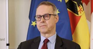 ფიშერი- პაპუაშვილი 21 წელი იყო გერმანულ ანაზღაურებაზე, ის 48 წლისაა, მეტი კომენტარი არ მაქვს