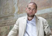 ანდრო ჭიჭინაძემ ვასო აბაშიძის სახელობის თეატრი დატოვა