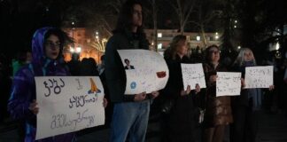 თსუ-ს პირველი კორპუსის ეზოში საპროტესტო აქცია მიმდინარეობს