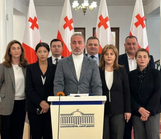 რაც R2-მა დებატების ნაცვლად შემოგვთავაზა, ფარსია – “გახარია საქართველოსთვის”