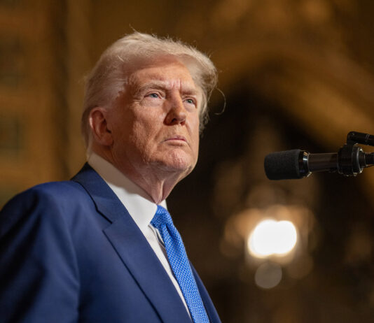 აშშ-ის საზღვაო ძალები ჰორმუზის სრუტეში გემებს მალე დაიცავს – ტრამპი