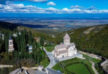 ბოდბის მონასტერში ექსკურსიის დროს 12 წლის გოგონა რამდენიმე მეტრის სიმაღლიდან გადავარდა