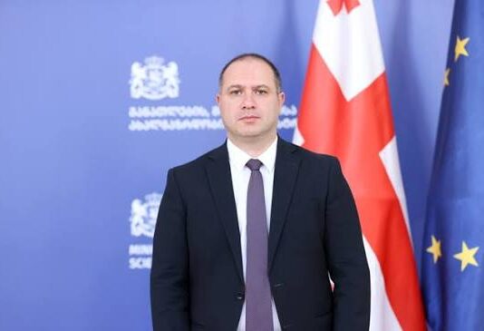 “ სკოლის ფორმებს საზოგადოება მიესალმება, ფასს უახლოეს დღეებში დავადგენთ” – მიქანაძე
