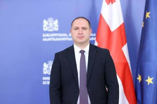 “ სკოლის ფორმებს საზოგადოება მიესალმება, ფასს უახლოეს დღეებში დავადგენთ” – მიქანაძე