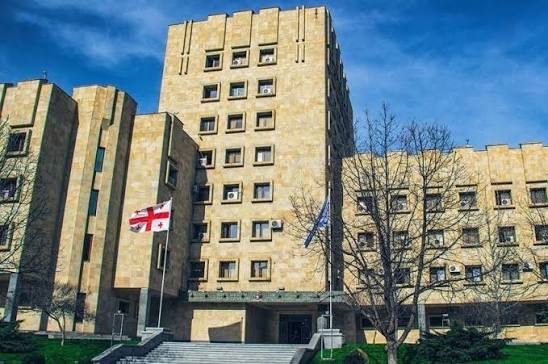 თანხის თაღლითურად დაუფლებისთვის შსს-ს ყოფილი თანამშრომელი დააკავეს