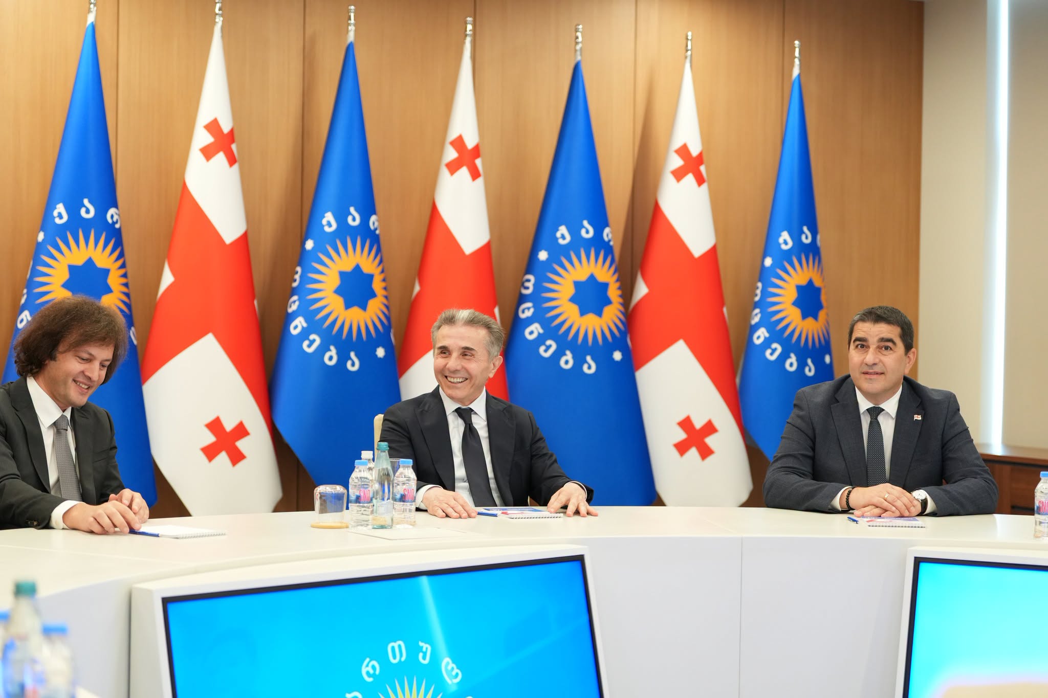 გინდა რეჟიმი დაგვიძახონ და გინდა დიქტატურა, არ გვაწუხებს – კობახიძე მოჰყვა, რა ხდებოდა უმრავლესობის სხდომაზე