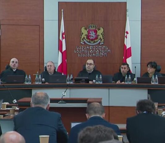 საკონსტიტუციო სასამართლოში 5 ოპოზიციური ძალის აკრძალვის შესახებ სარჩელის განხილვა დაიწყო